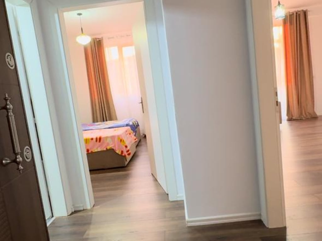 Apartament me qera  2+1