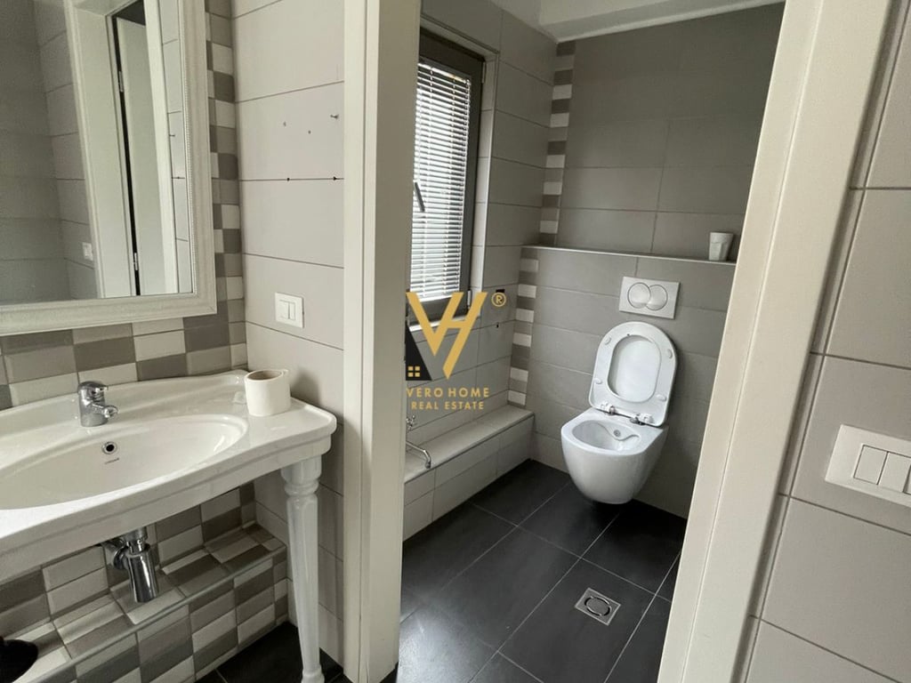 JEPET ZYRE 220 M2 ME QERA TE SELVIA 2.000 EURO