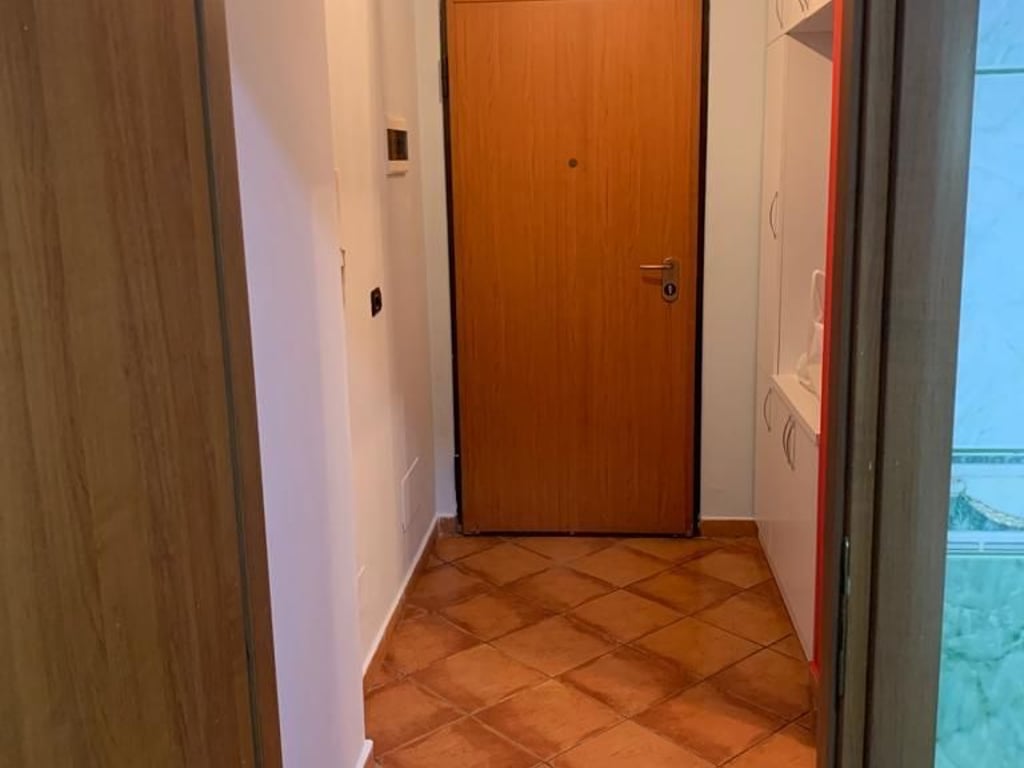 Affittasi appartamento 1+1, Complesso Panorama vicino alla Scuola Harry Fultz 480 mila lekë.