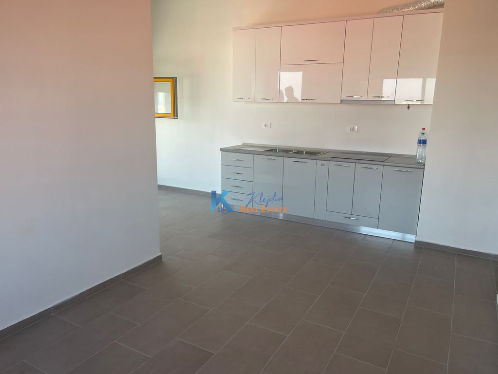 Apartament 1+1 per qira ne Ali Dem, te kompleksi Mangalem