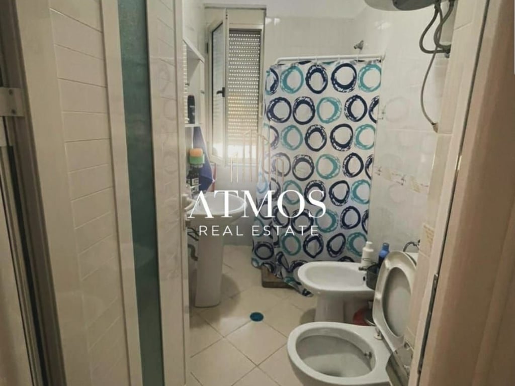 SHITET APARTAMENT 3+1+2 NE ASTIR , PRANE VILA L