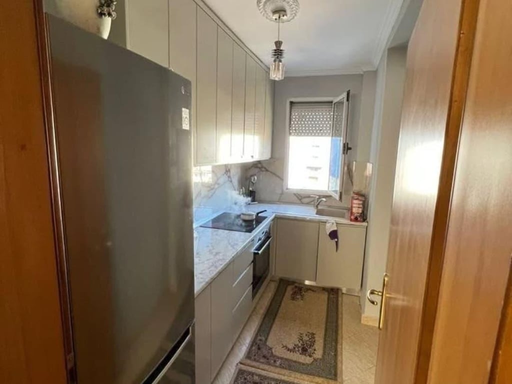 Apartament 2+1 me qira tek Sheshi Shtraus