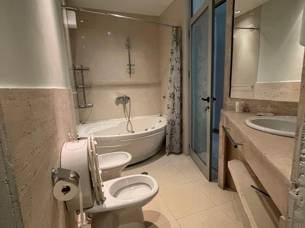 📌Apartament 2+1 me qera pranë Kullave Binjake…