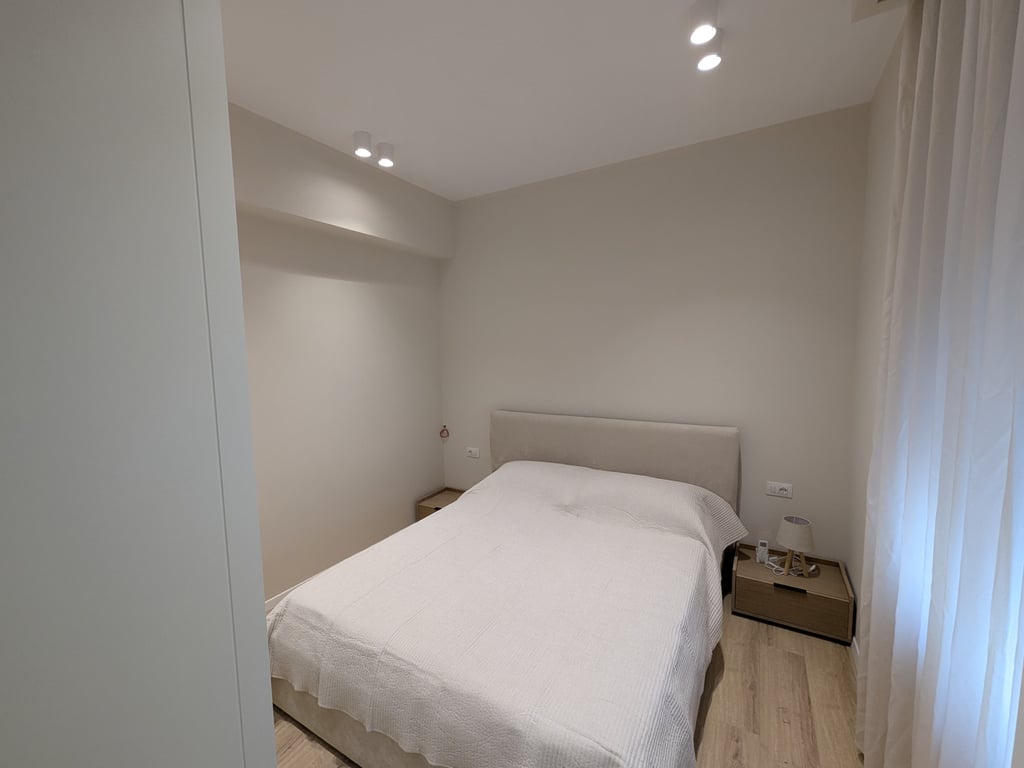 1+1, furnished, at the botanical garden, 500 euros.