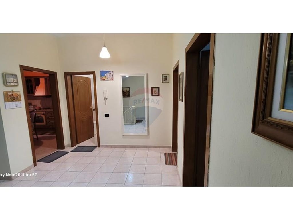 Shtepi 2-kateshe per Shitje - Rruga Ali Visha