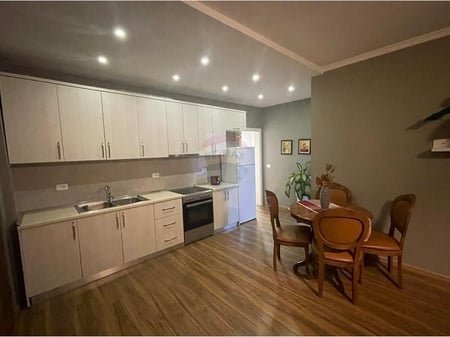 1+1 apartment for rent at Komuna e Parisit.