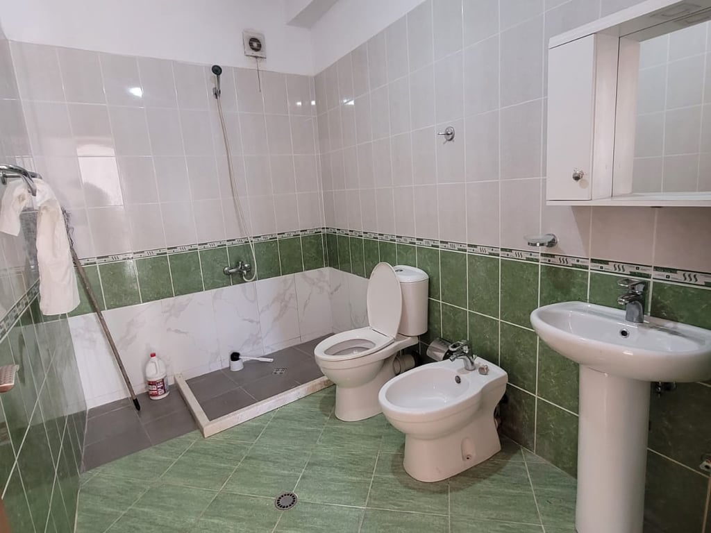 Appartamento 3+1+2 bagni. A Fresk 200 m sopra il ristorante FRESKU 400 € /Mese