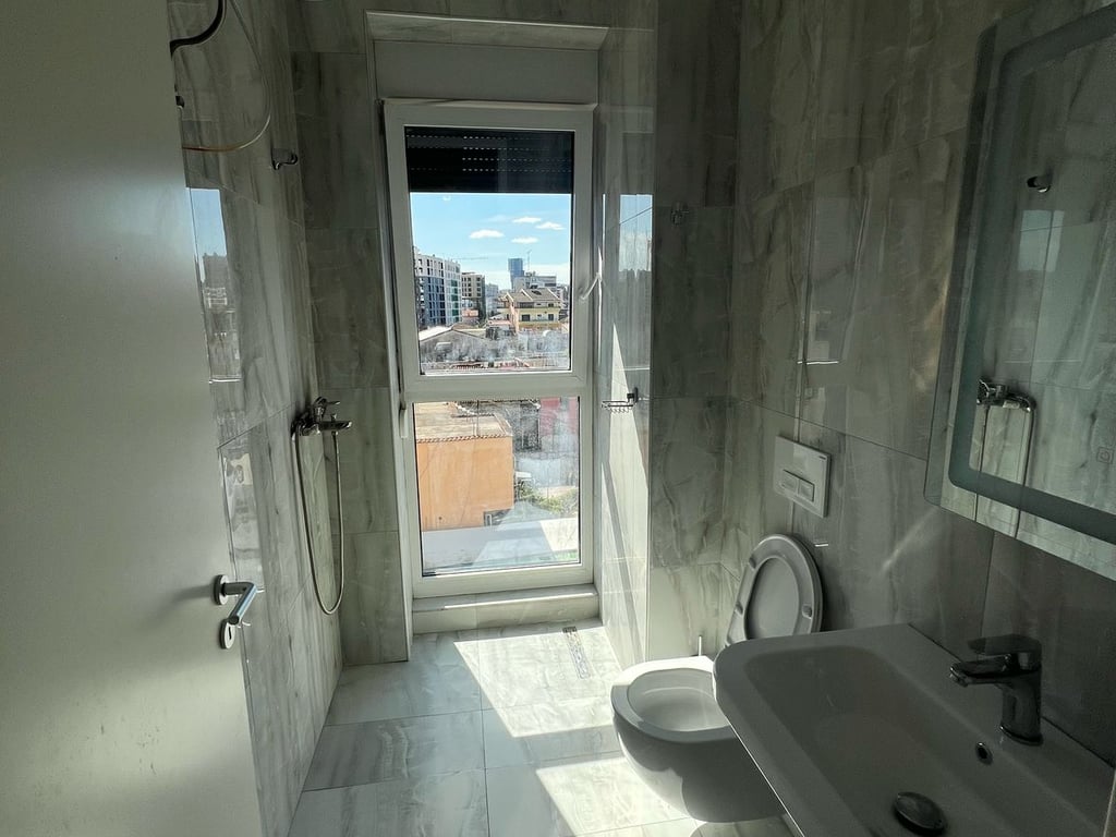 Affittasi appartamento 2+1+2 in Jordan Misja vicino al Bulevardit te Ri.