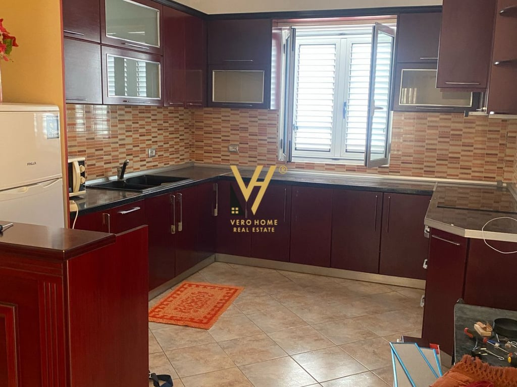 JEPET APARTAMENT 3+2+BLK ME QERA NE SELITE 500 EURO