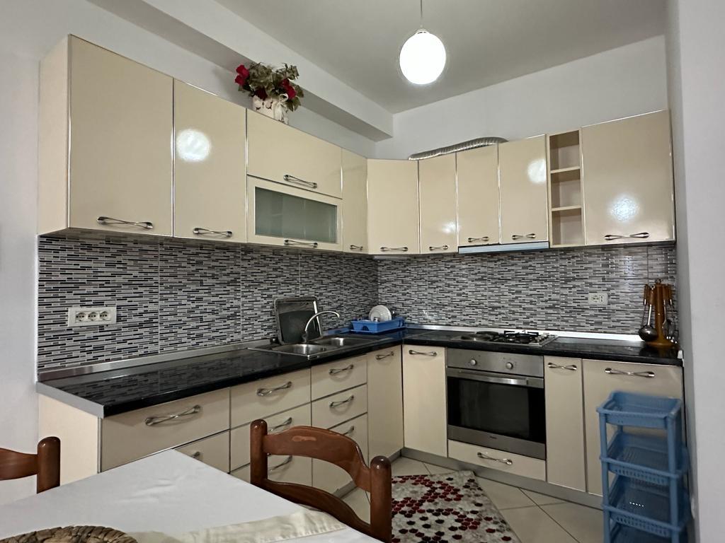 APARTAMENT 1+1 PER QIRA ; BAR ARTISTI , ASTIR 400 EURO