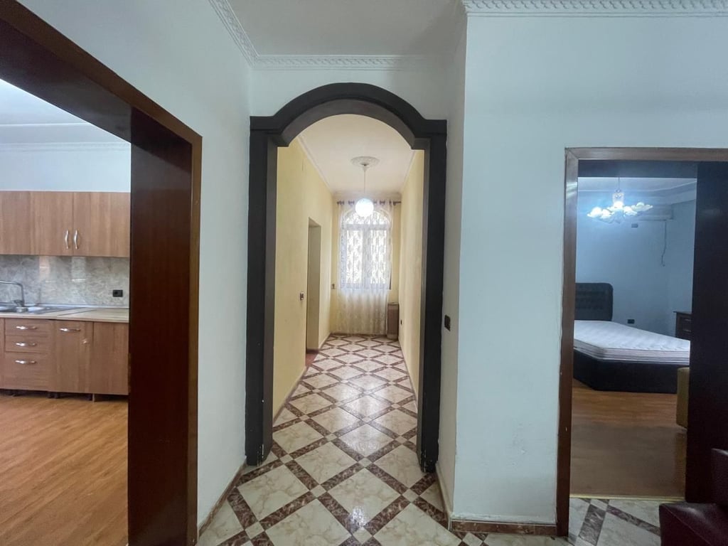 Jeper me qera Apartamenti 2+1 , Ali Dem prane ish Lokali Pirro Mani Cmimi: 600 mije leke