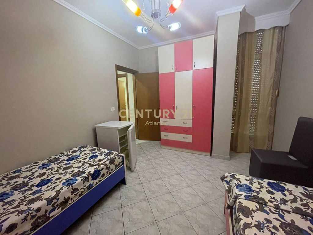 AFFITTASI 2+1+2 BAGNI PRESSO POLIKLINIKA, DURRES!