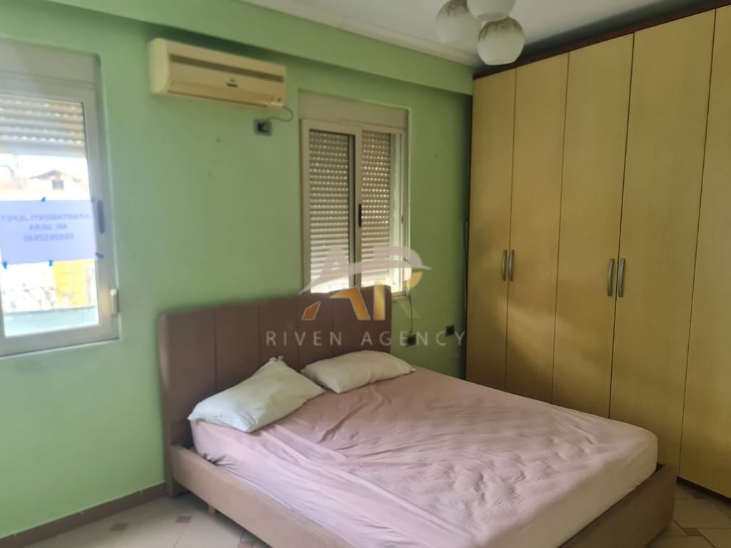 Jepet me qera apartament 1+1 te Rruga e Durresit