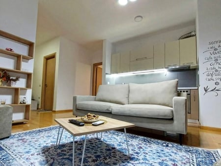 Tirana, affittasi appartamento 2+1 + Balcone Piano 3, 80 m 700 €