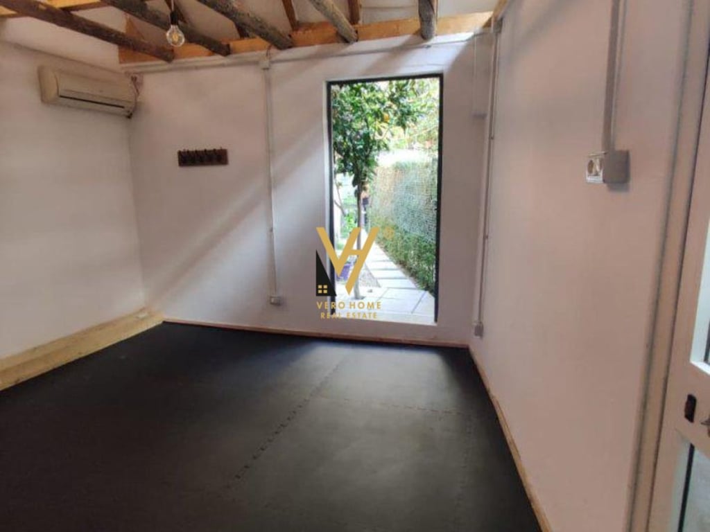 BUSINESS SPACE 16 M2 FOR RENT IN MYSLYM SHYRI 370 EURO