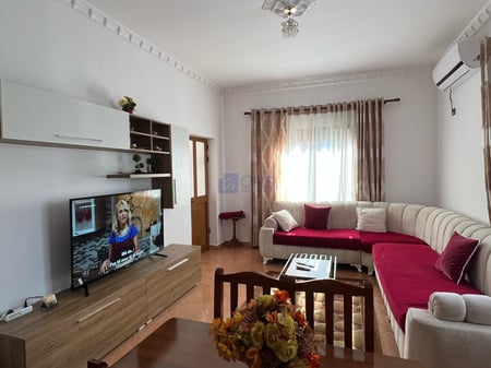 A 2+1 apartment with parking is for rent at Siri Kodra 450.