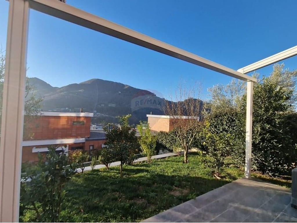 Villa di 3 piani in vendita vicino a TEG!