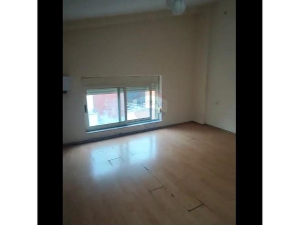 Dupleks për Qira Tek Liqeni i Thate