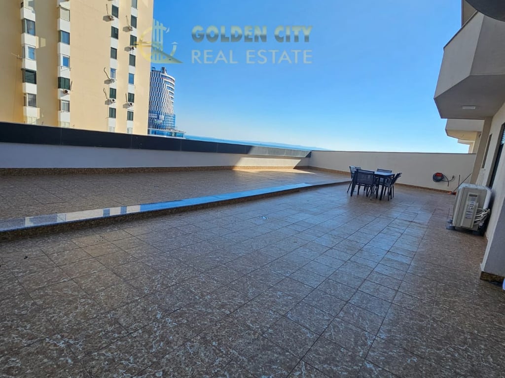 Shitet super apartament 2+1+2 me pamje detin.