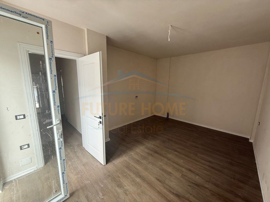 In vendita, Appartamento 2+1+ Posto Auto, Quartiere 2, Korçë (KO50101)