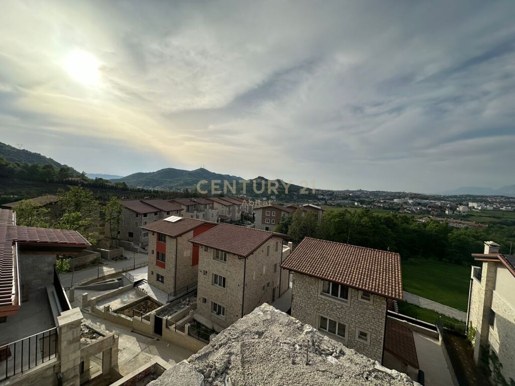 Secret Garden Residence: Villas for Sale