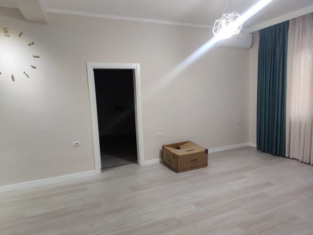 OFFICE FOR RENT 106M2 800 EURO KAVAJES STREET