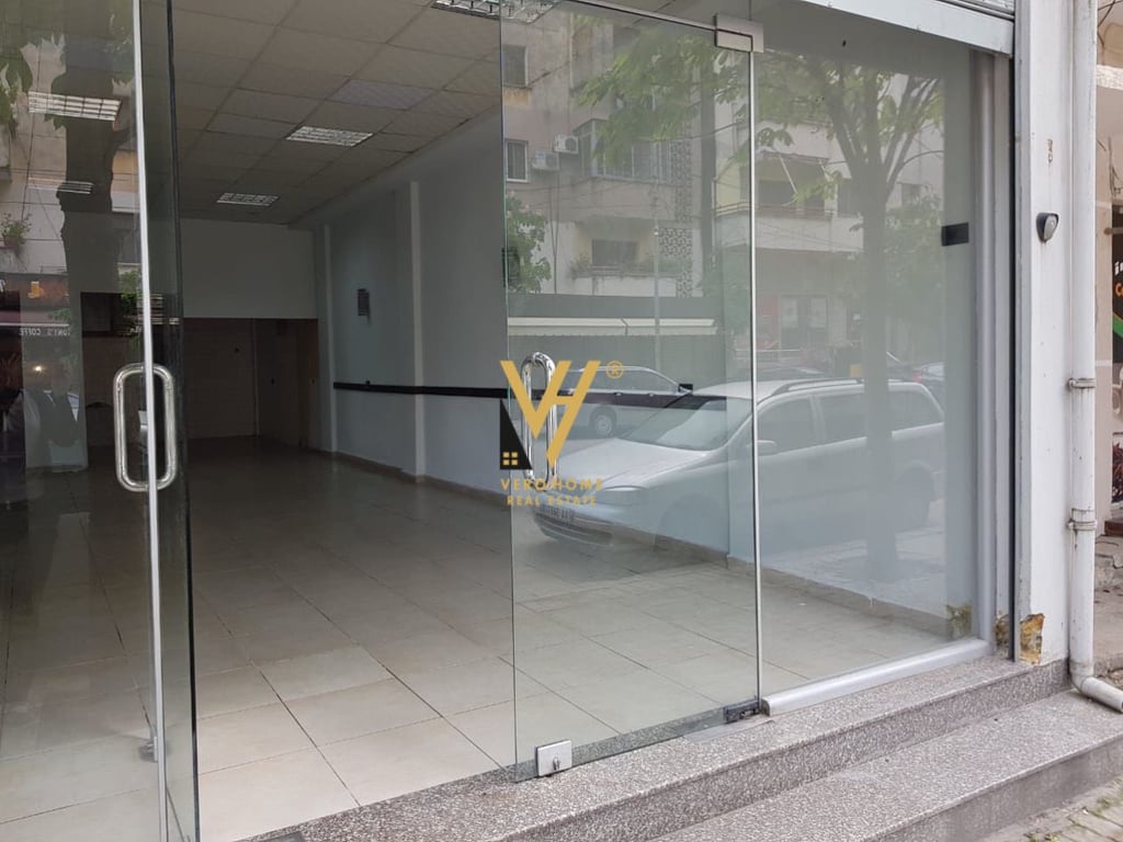 SHOP OF 55 M2 FOR RENT ON XHANFIZE KEKO STREET 500 EURO