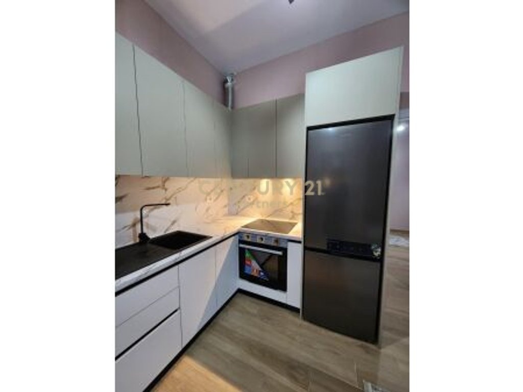 1+1 apartment for rent on Bulevardi i Ri