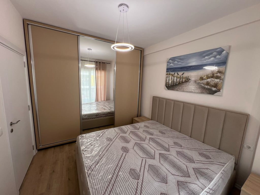 APARTAMENT ME QIRA NE TIRANE  , Univers City