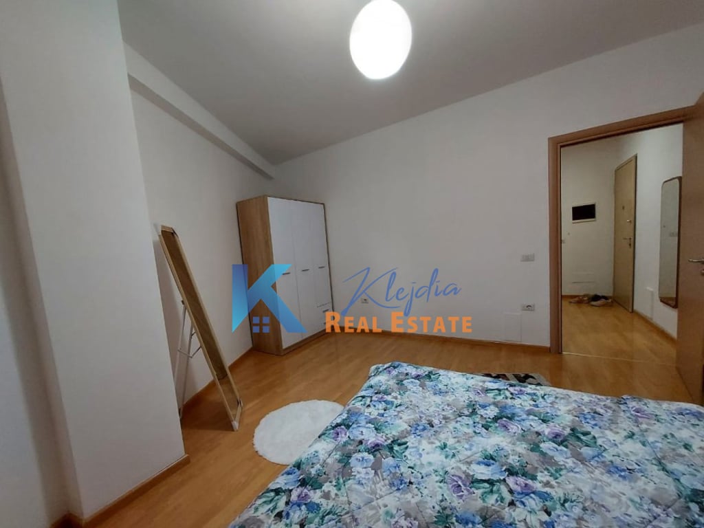 Apartament 2+1 per qira ne Qender, afer hotel Stela