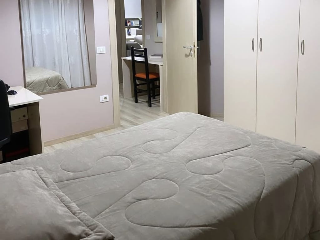 Shitet apartment ne rrugen gramoz pashko 