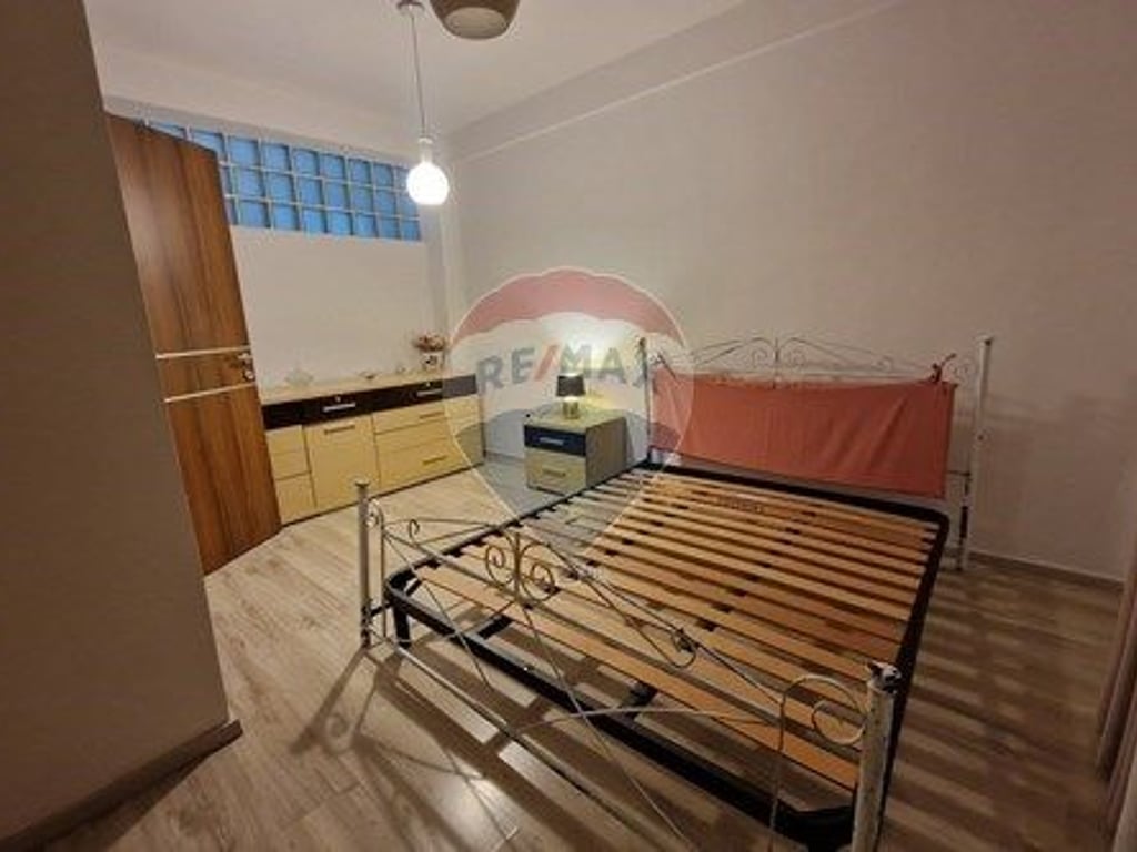 An apartment is available on Bogdanve Street.