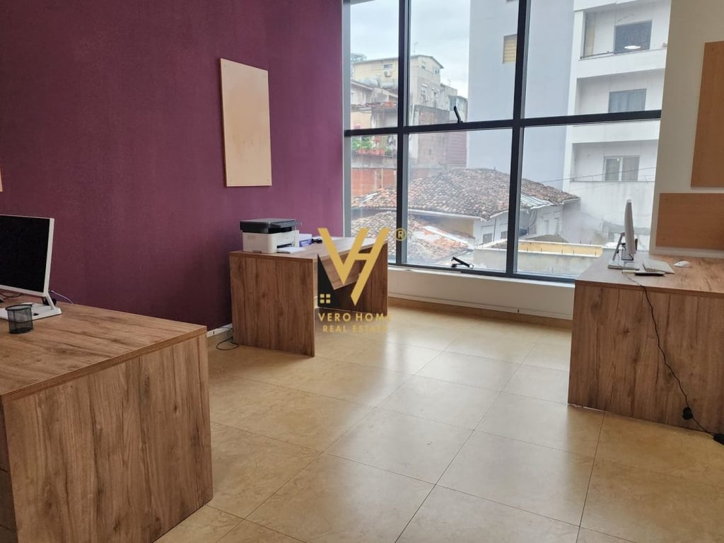 JEPET ZYRE 42 M2 ME QERA TE MYSLYM SHYRI 520 EURO