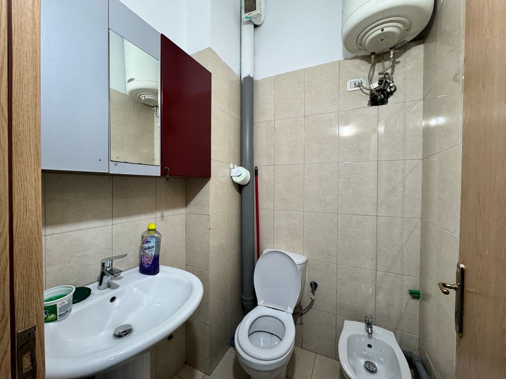 📍 Spazio Commerciale in Affitto – Comune di Parigi