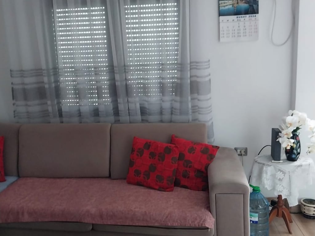 Shitet apartament 2+1 ne Kombinat