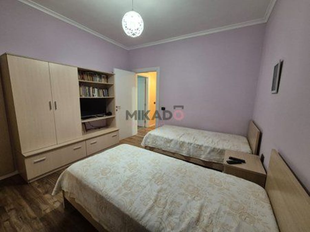Affittasi appartamento 2+1+2 e 1 deposito in Via Kavajes! Prezzo 2000 euro lordi.