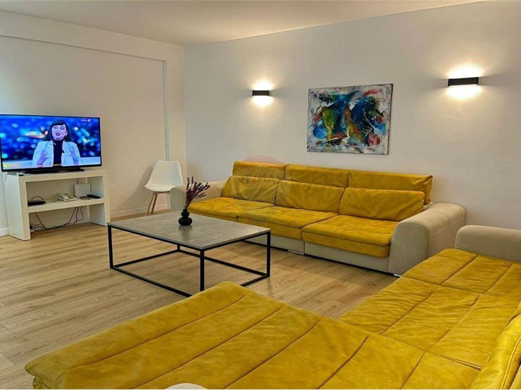 2+1 apartment with parking for rent near the Botanical Garden.