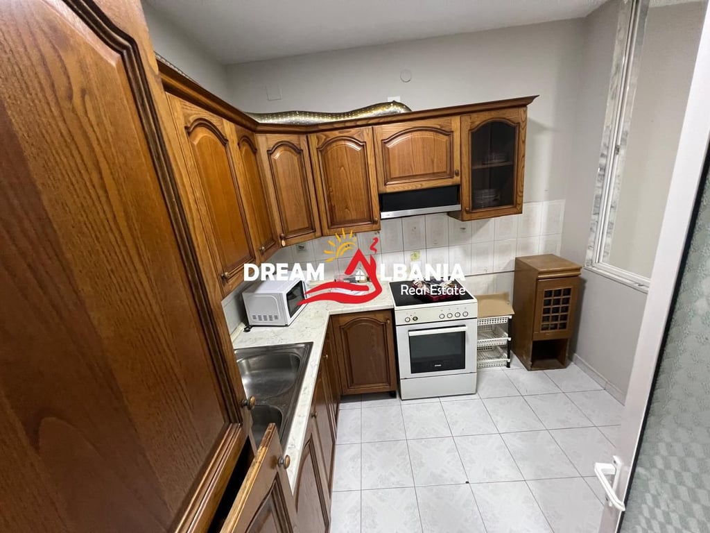 Apartament 2+1 me qera ne Komunen e Parisit prane Rezidences “Kika” ne Tirane (ID 42215027)