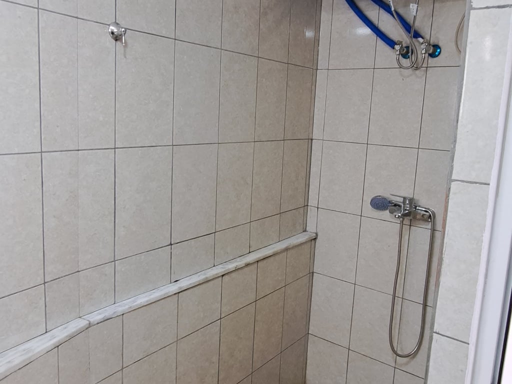 Affittasi appartamento 1+1, via di Dibra di fronte all'ospedale Madre Teresa 450 mila lekë.