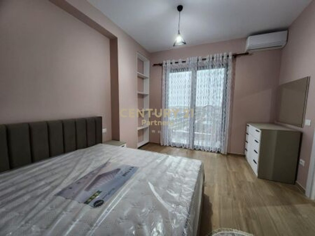 1+1 apartment for rent on Bulevardi i Ri