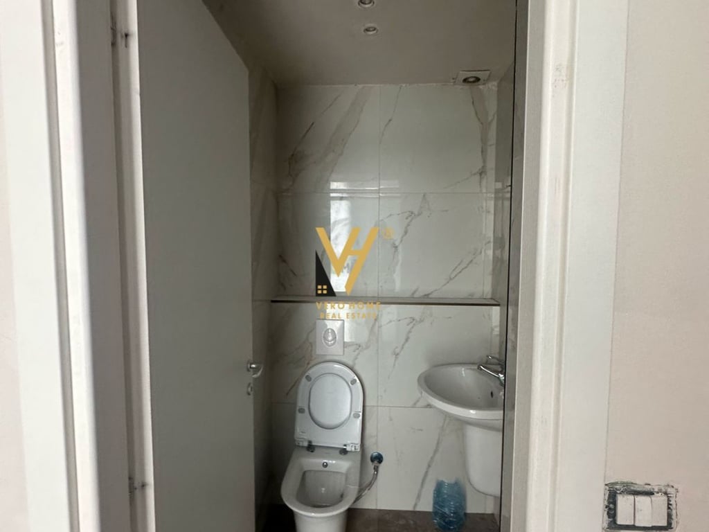 SHOP FOR RENT 89 M2 ON FROSINA PLAKU STREET 100,000 LEK