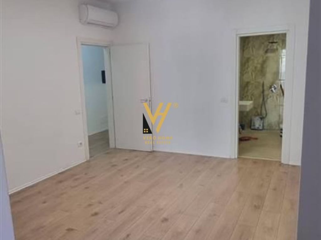 AFFITTASI UFFICIO 117M2 IN BLOCCO 1.500 EURO