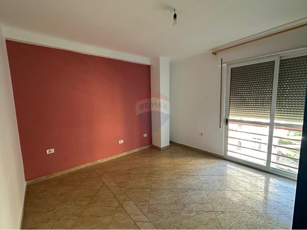Jepet me qera 2+1 per apartament/zyre