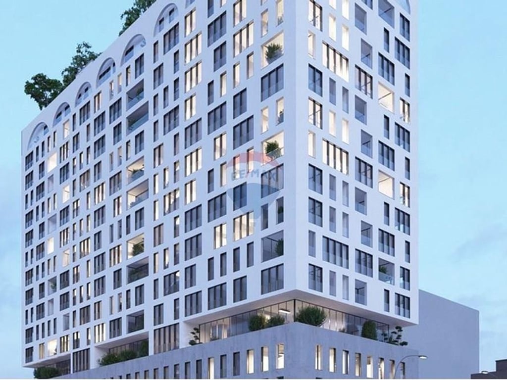 Shitet duplex te White Tower !