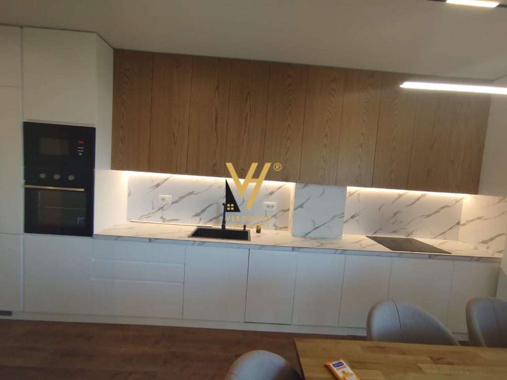AFFITTASI APPARTAMENTO 2+1+2 A KODRA E DIELLIT 1.300 EURO