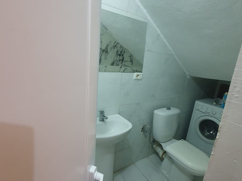 Affittasi appartamento 1+1, a Selita vicino all'Università Marin Barleti, 400 euro.