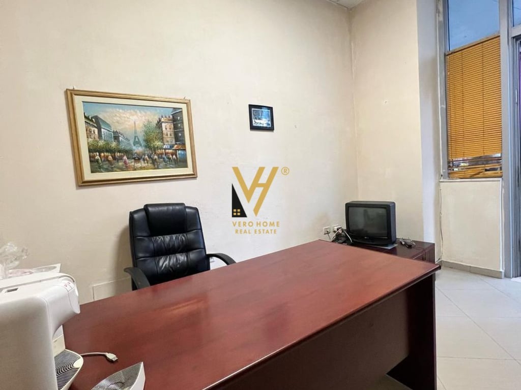 OFFICE 18 M2 FOR RENT AT THE OLD EXHIBITION FOR 30,000 LEK.