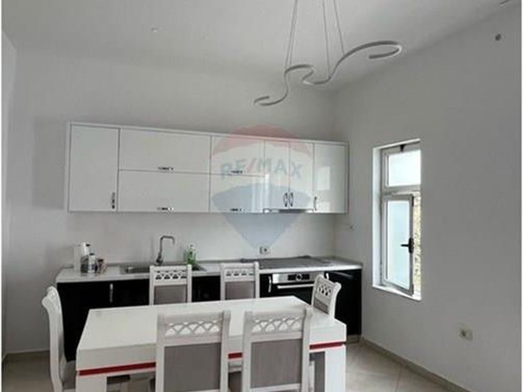 Si affitta il secondo piano di una villa presso il Campo dell'Aviazione.