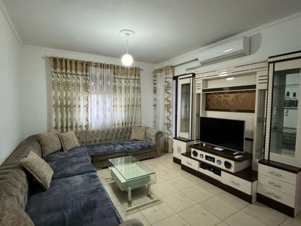 Affittasi appartamento 1+1+1 con balcone
