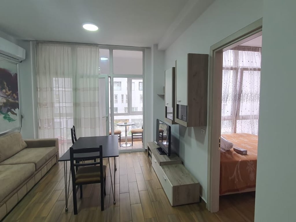 1+1 me Qira te Komuna e Parisit, Kompleksi Kika 2